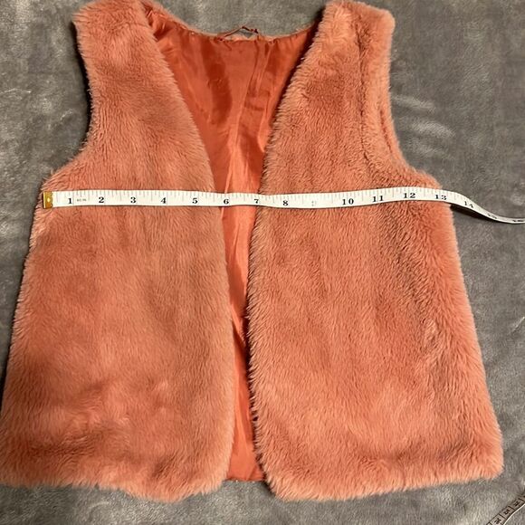 Girls fuzzy vest. Pink - Picture 5 of 5